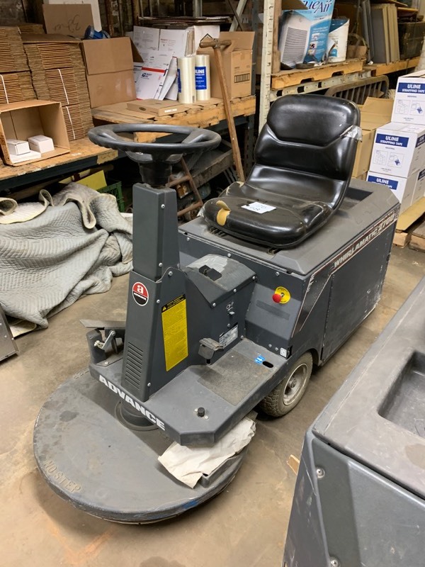 lot 26 image: Floor scrubber machine