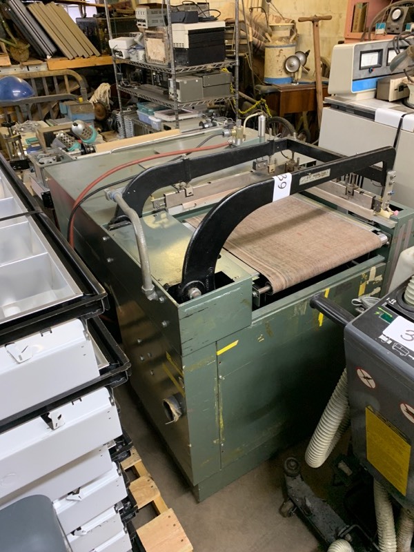 lot 39 image: Powered sealer machine