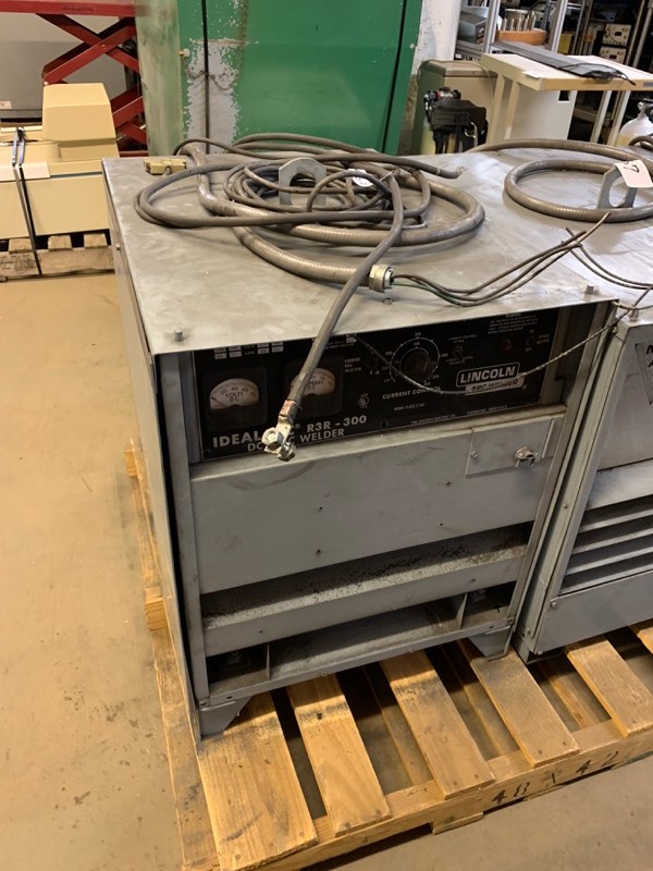 lot 68 image: 300 amp welder