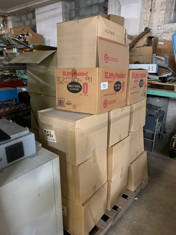 lot 73 image: Pallet lot of padded mailers