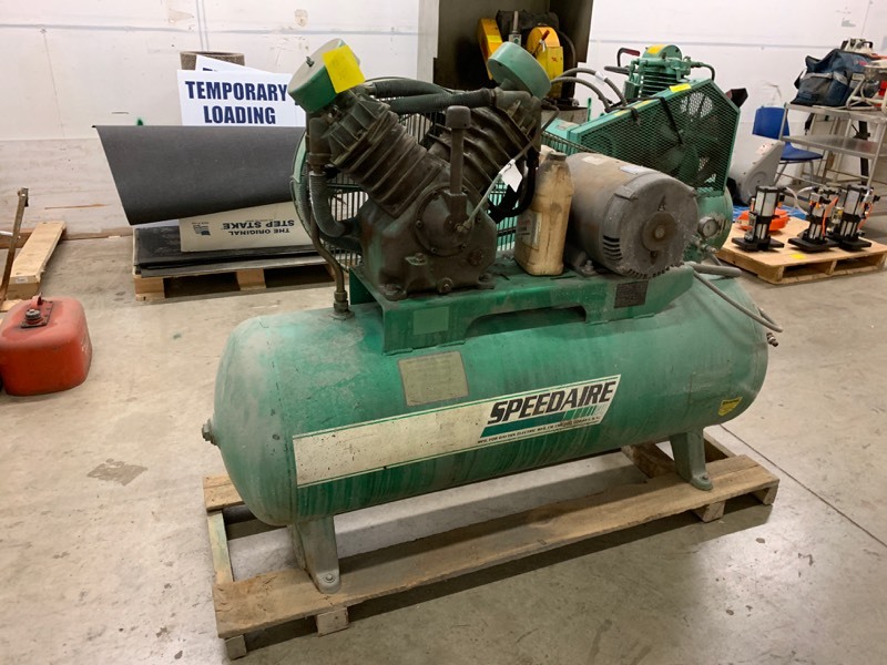 lot 7 image: Horizontal compressor