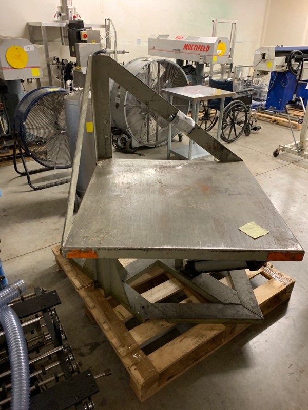 lot 11 image: Pallet  gaylord tilting table