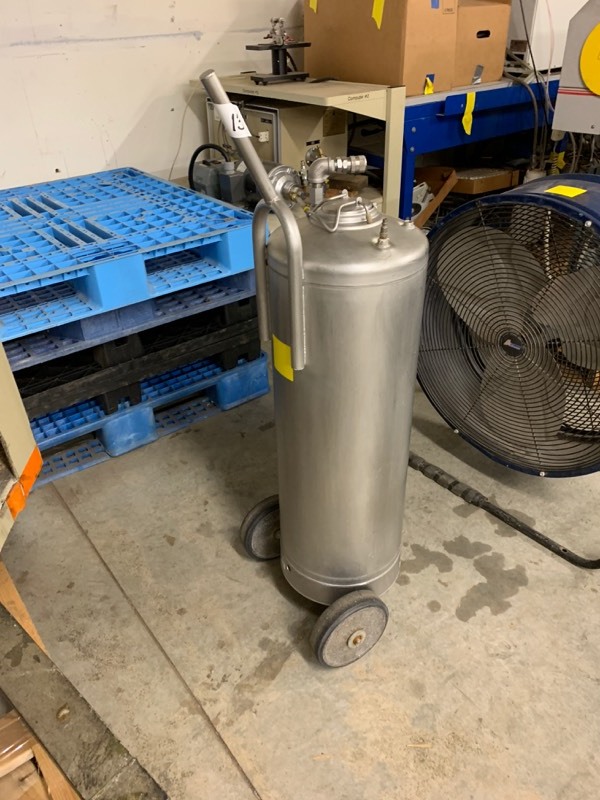 lot 13 image: Pressure tank on wheels
