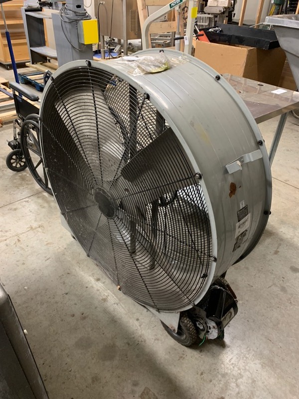 lot 16 image: Commercial floor fan