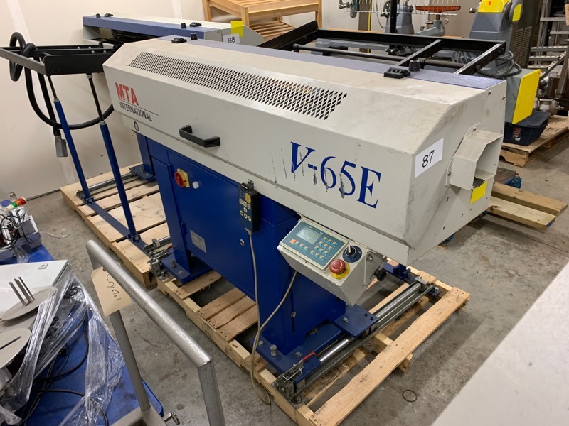 lot 87 image: Hydraulic bar feeder