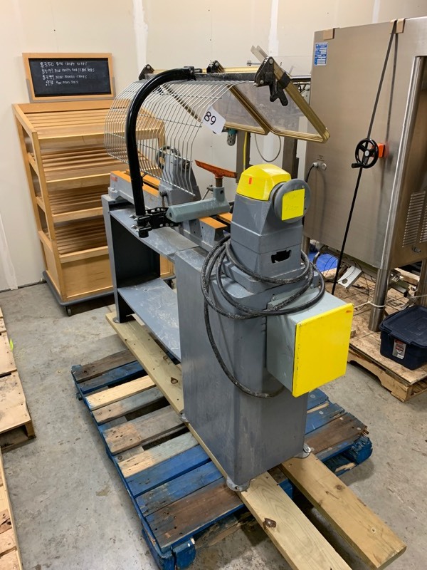 lot 89 image: Shop lathe