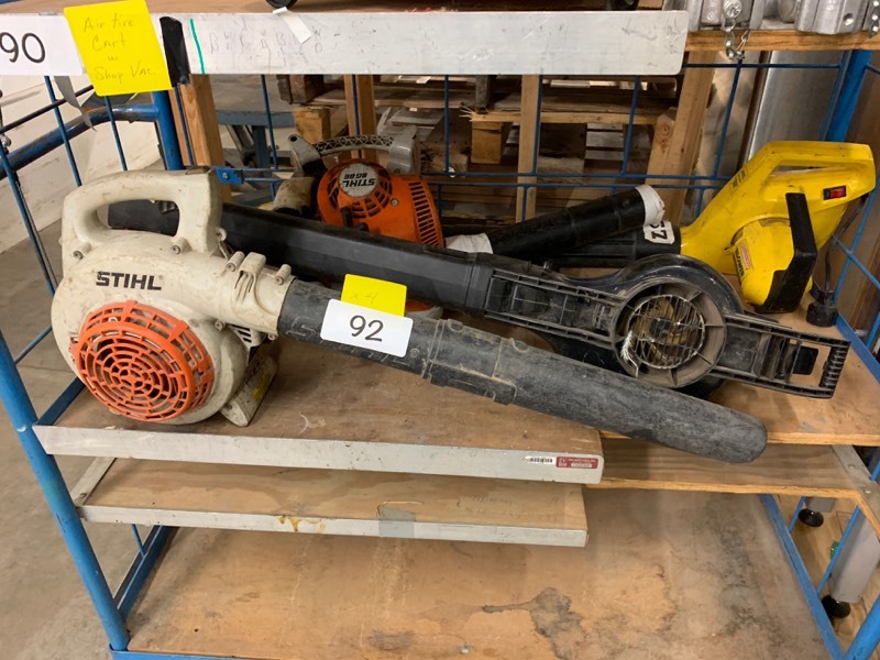 lot 92 image: Lot of leaf blowers