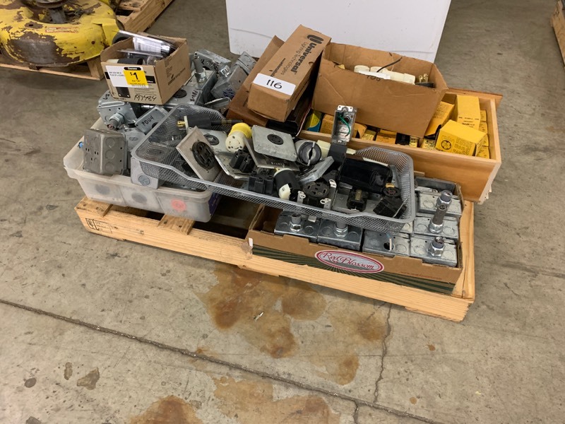 lot 116 image: Pallet of electrical