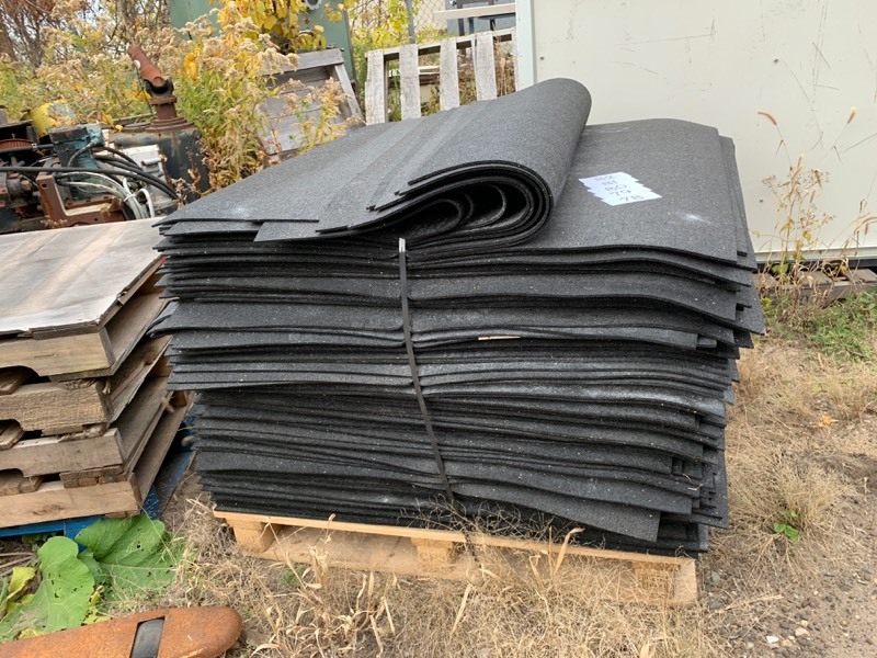 Lot of 20 porous rubber mats | Global Surplus November | K-BID