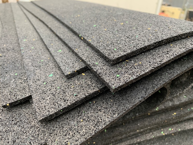 Lot of 20 porous rubber mats Global Surplus November KBID