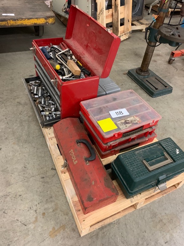 lot 118 image: Pallet lot of hardware