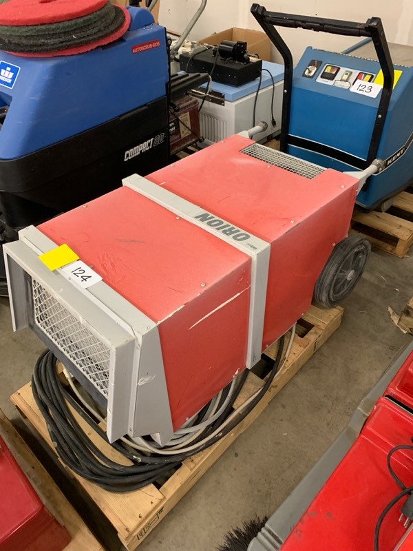 lot 124 image: Commercial dehumidifier