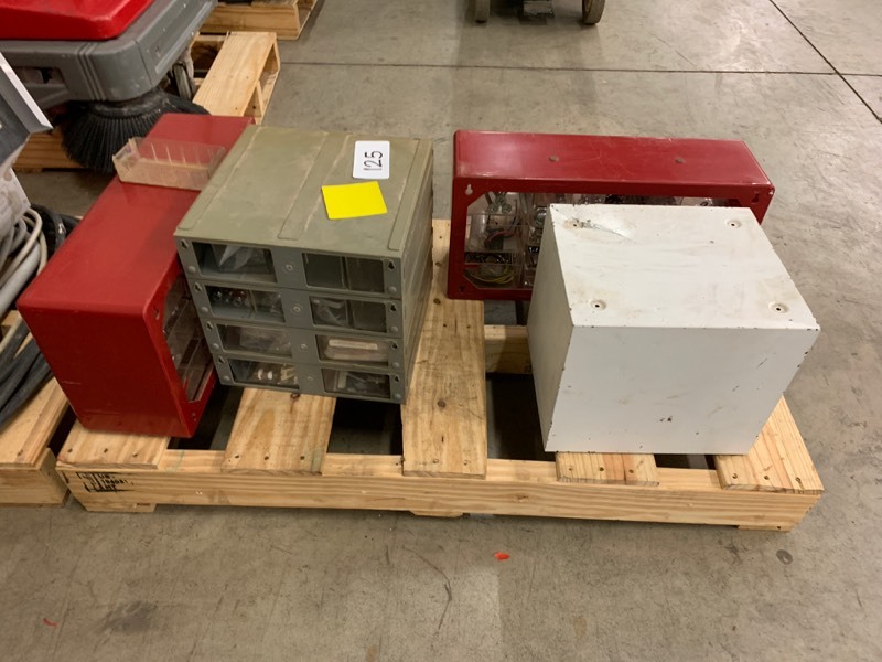 lot 125 image: Pallet of hardware