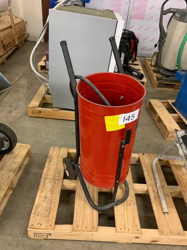 lot 145 image: Portable sand blaster