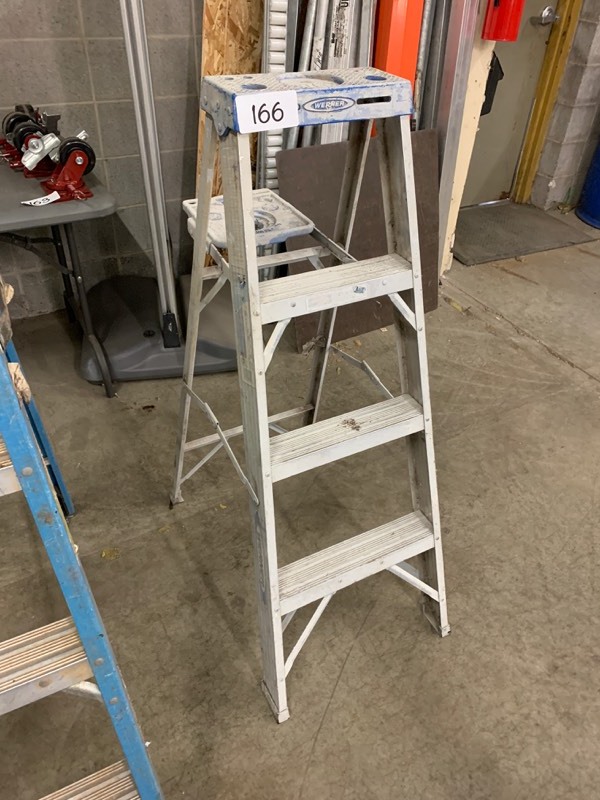 lot 166 image: Aluminum step ladder