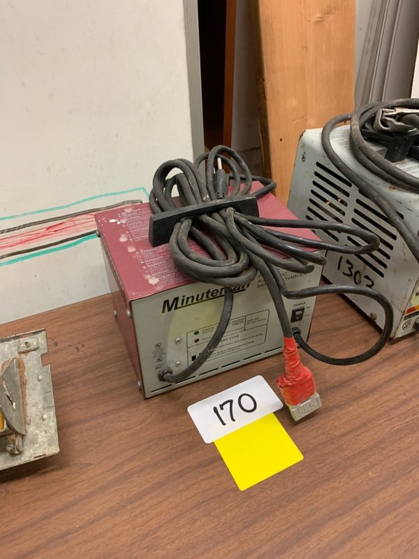 lot 170 image: Battery charger