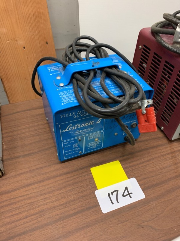 lot 174 image: Battery charger