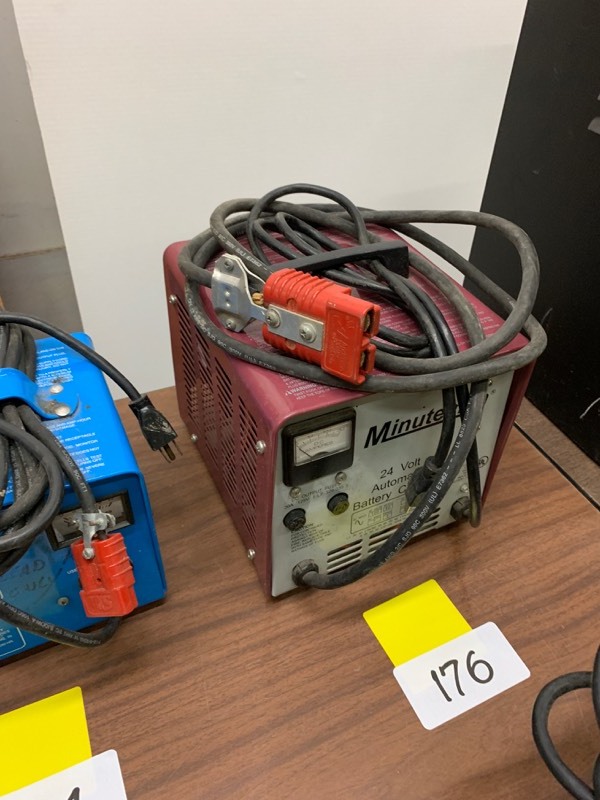 lot 176 image: Battery charger