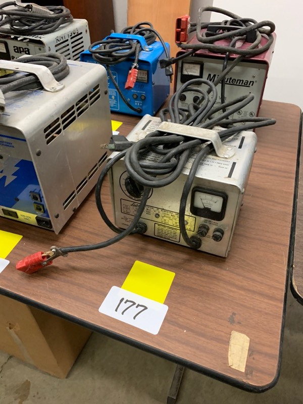 lot 177 image: Battery charger