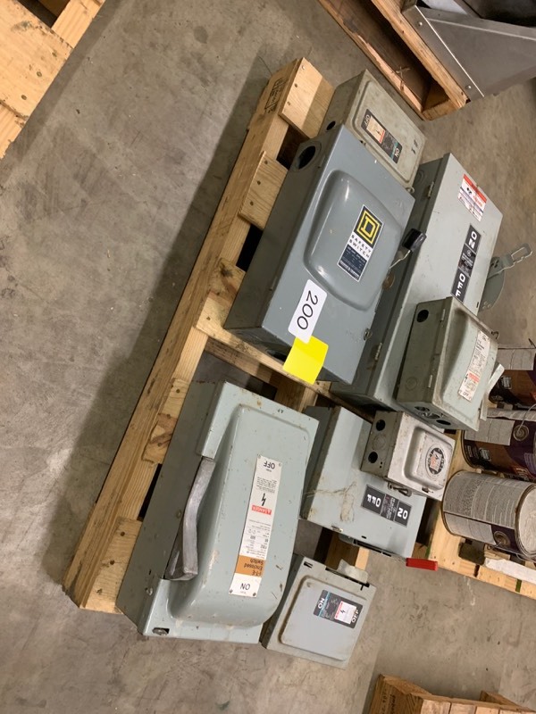 lot 200 image: Electrical switches