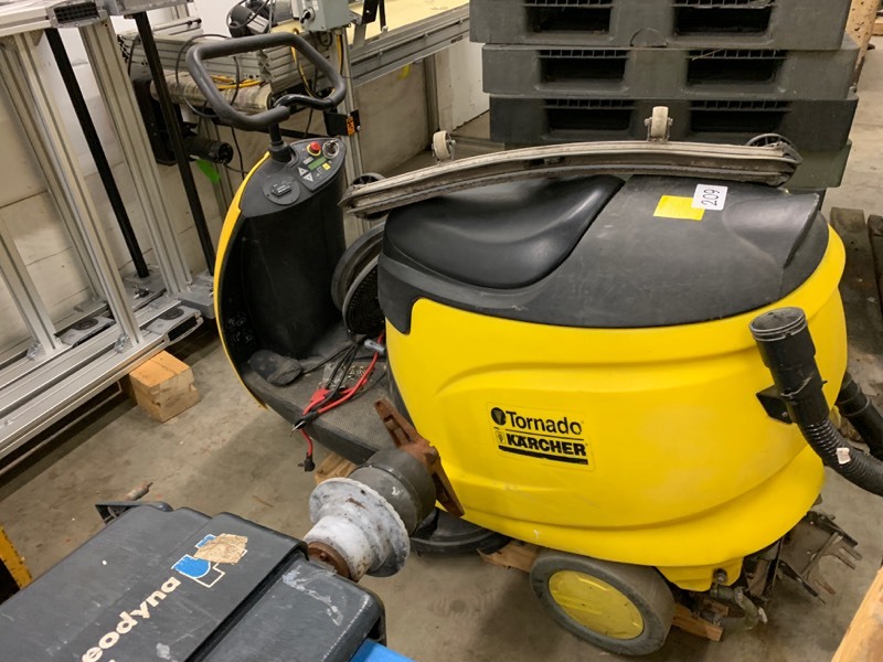 lot 209 image: Floor cleaner