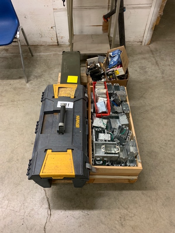 lot 221 image: Pallet of misc. electrical