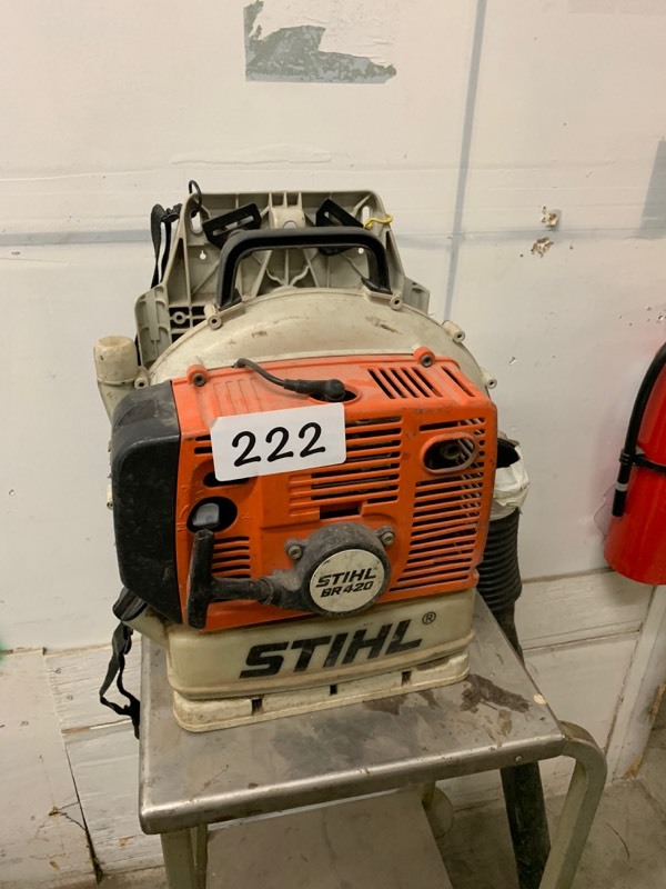 lot 222 image: Backpack leaf blower