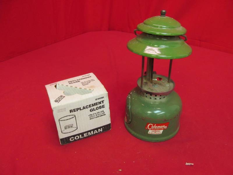 lot 10 image: Coleman Lpgas lantern ,globe