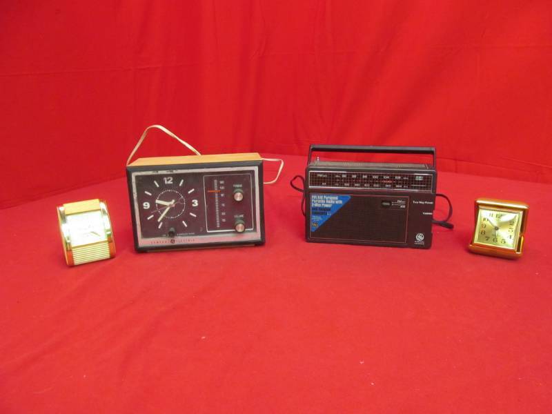 lot 16 image: vintage clocks, radio