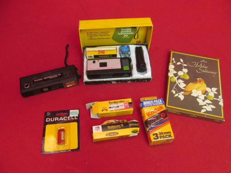 lot 27 image: vintage cameras