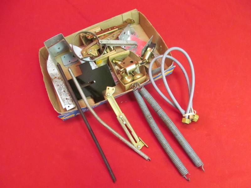 lot 32 image: hardware