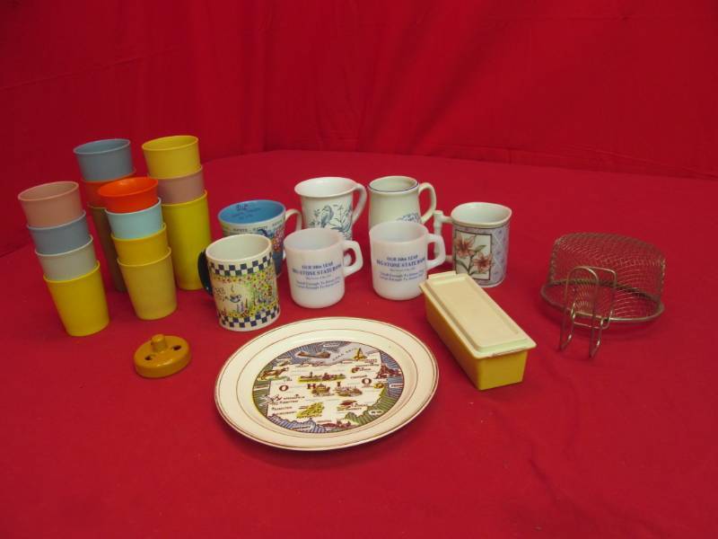 lot 35 image: tableware