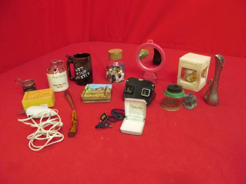 lot 38 image: vintage buttons, view master, shoe horn