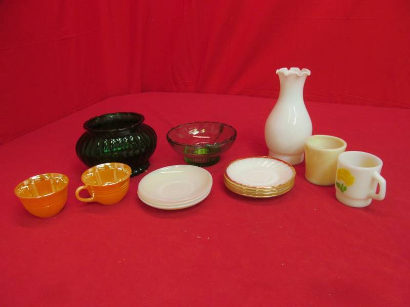 lot 40 image: depression glass, fire King