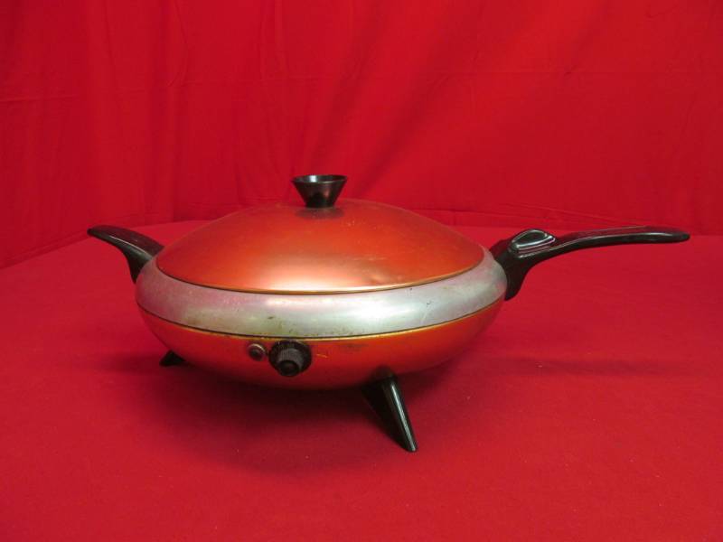 lot 70 image: Century electric skillet