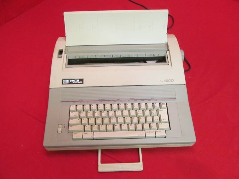 lot 76 image: Smith Corina XL 500 typewriter
