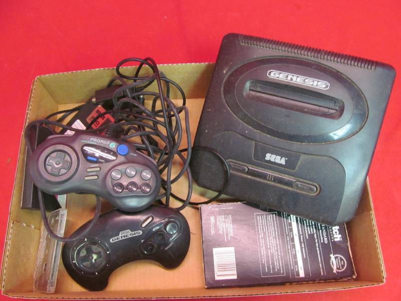 lot 77 image: Genesis Sega console,controller,cable