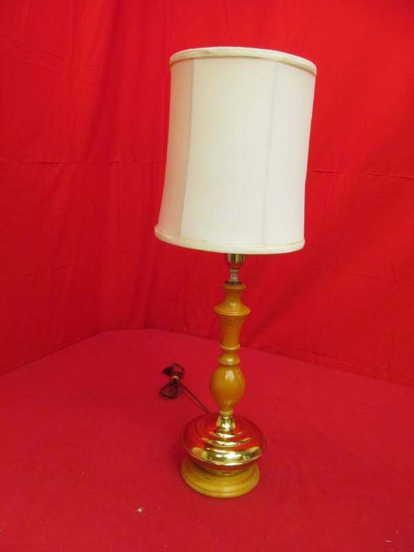 lot 91 image: table lamps