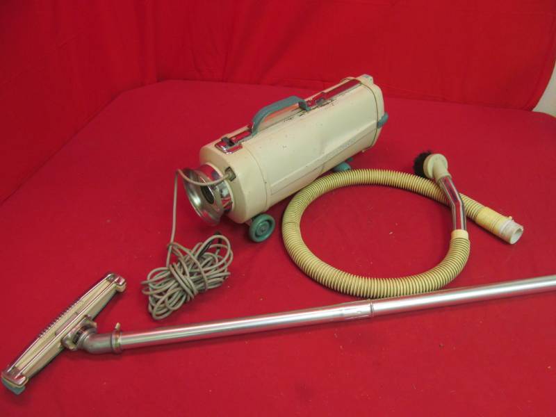 lot 97 image: Electrolux vacuum