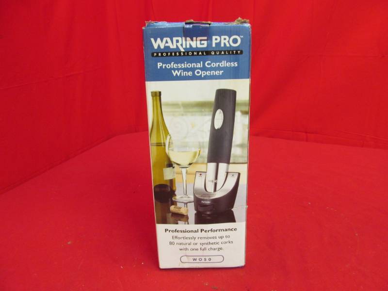 lot 106 image: Waring Pro Professional cordless wine opener