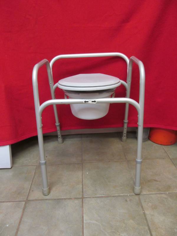 lot 120 image: Guardian commode