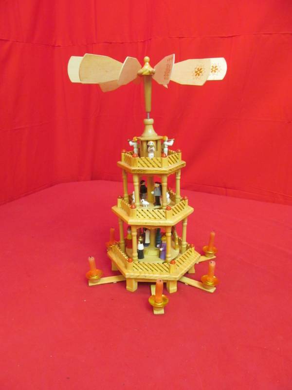 lot 136 image: holiday vintage navity dcor