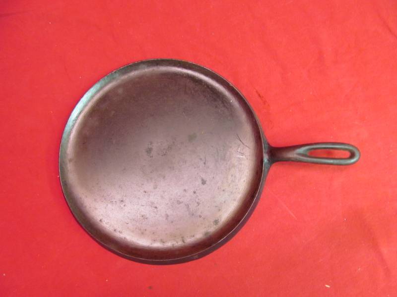 lot 139 image: Vintage Wagner ware griddle