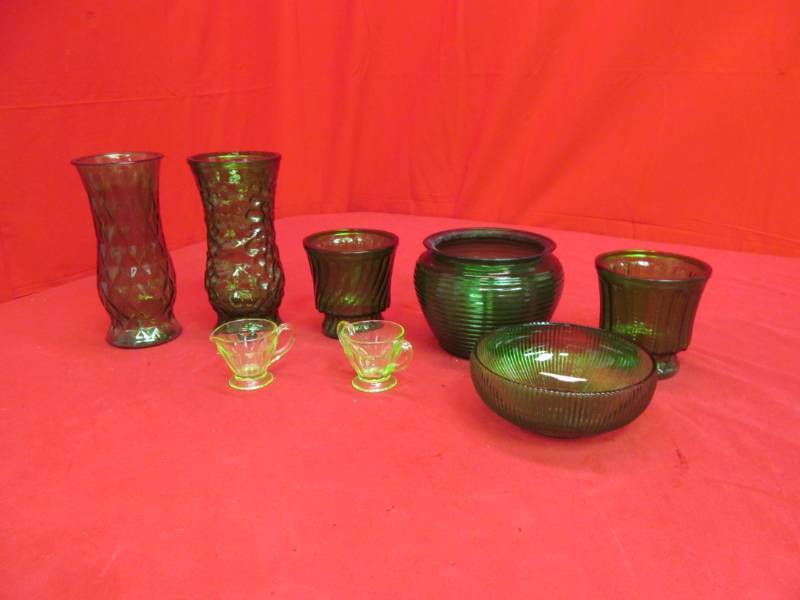 lot 144 image: vintage glassware