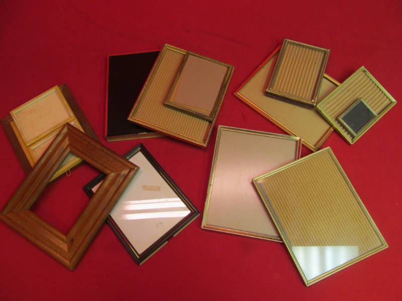 lot 147 image: picture frames