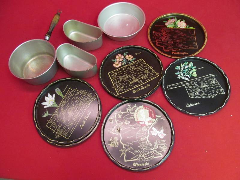 lot 148 image: serving trays