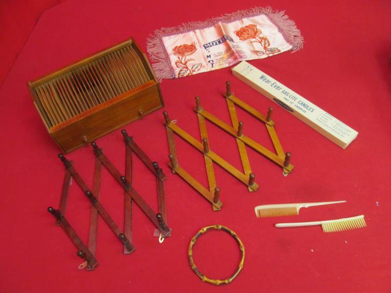 lot 150 image: bill payer holder, vintage comb set, hat racks