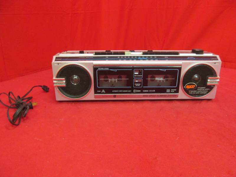 lot 163 image: GE am Fm cassette player