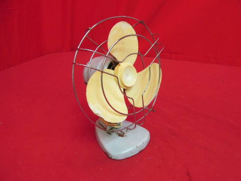 lot 172 image: vintage fan