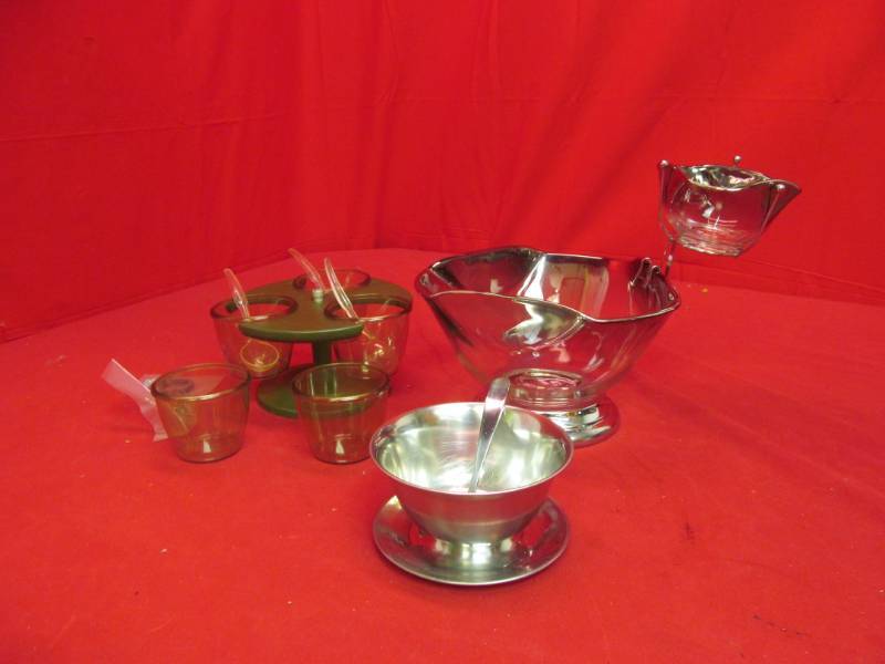 lot 200 image: chip n dip set, condiment set